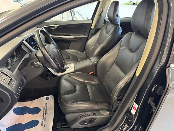 Volvo XC60 14 of 30