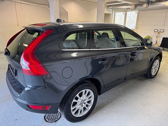Volvo XC60 8 of 30
