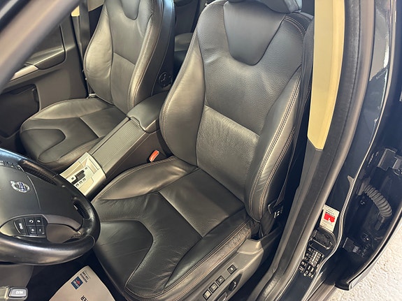 Volvo XC60 17 of 30