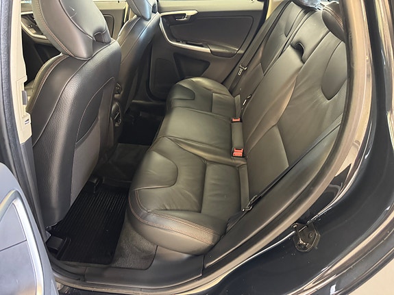Volvo XC60 22 of 30