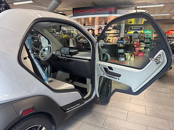 Eli Zero Eli Zero PREMIUM TOPPMODELL MOPEDBIL ABS / CARPLAY / SK 24 of 24
