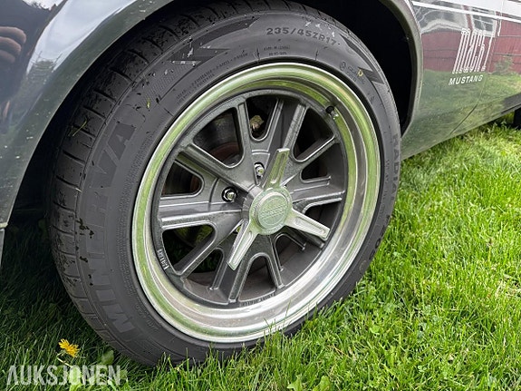 Ford Mustang 8 of 30