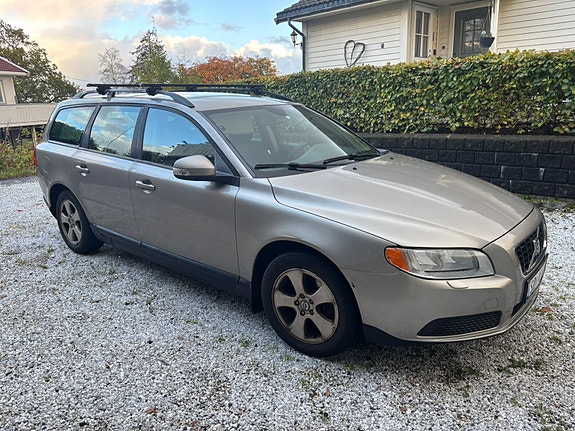 Volvo V70 2 of 6