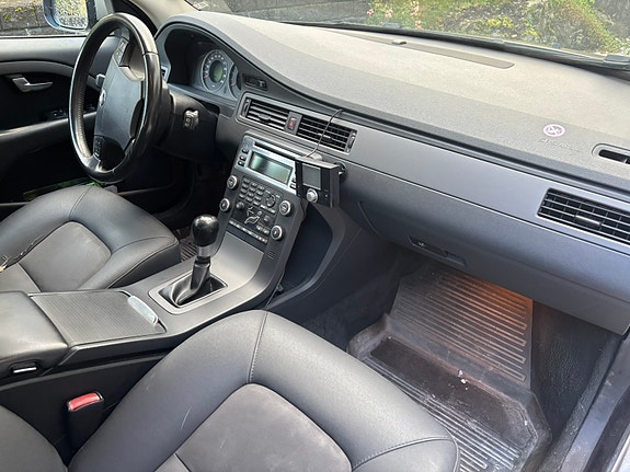 Volvo V70 4 of 6