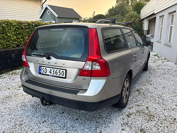 Volvo V70 3 of 6