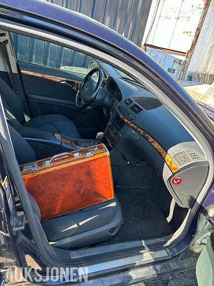 Mercedes-Benz E-Klasse 2 of 13
