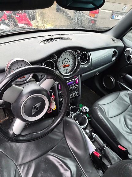 MINI Cooper 11 of 13