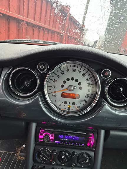 MINI Cooper 10 of 13