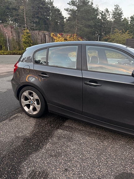 BMW 118d 4 of 11