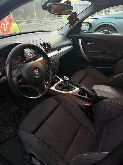 BMW 118d 2 of 11