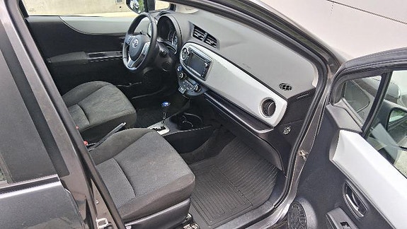 Toyota Yaris 9 of 14