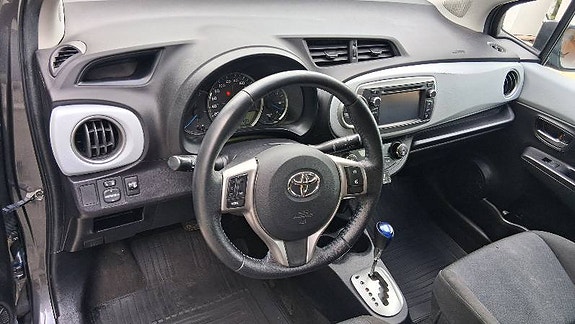 Toyota Yaris 14 of 14