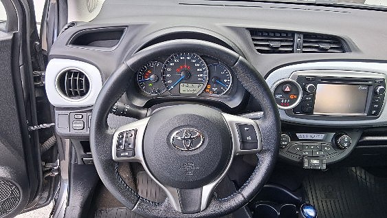 Toyota Yaris 10 of 14