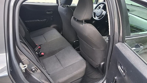 Toyota Yaris 13 of 14