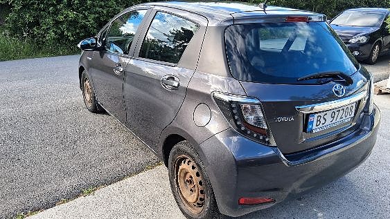 Toyota Yaris 3 of 14