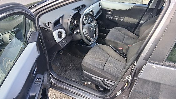 Toyota Yaris 4 of 14
