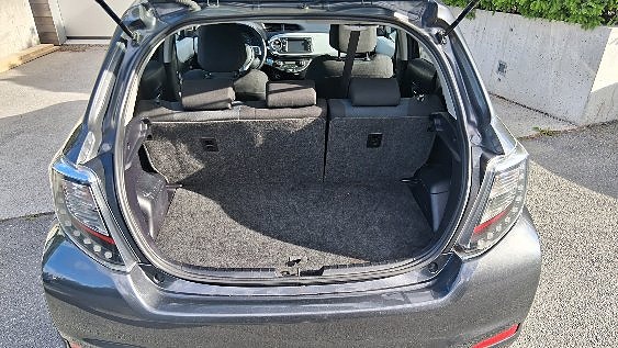 Toyota Yaris 7 of 14