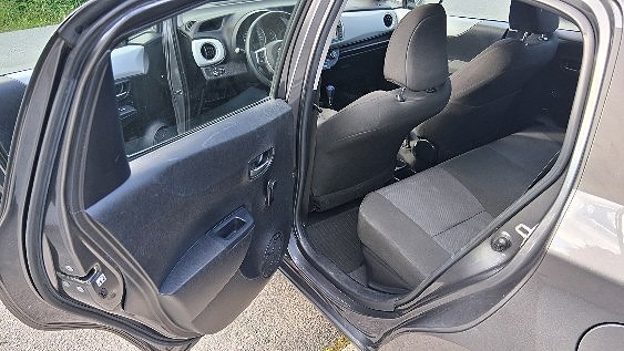 Toyota Yaris 8 of 14