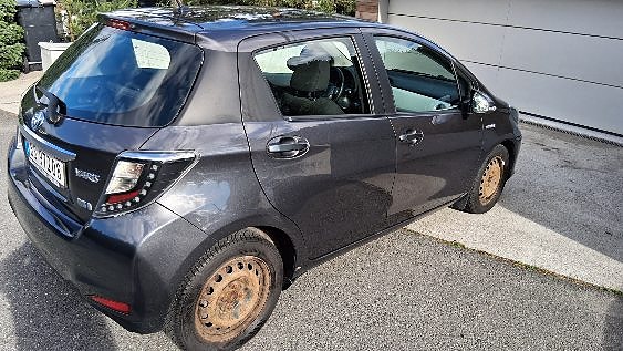Toyota Yaris 5 of 14