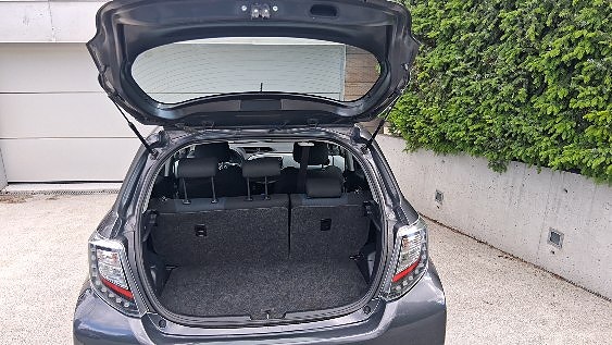 Toyota Yaris 12 of 14