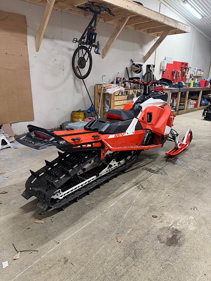 Ski-doo Summit 850 E-Tec 5 of 22