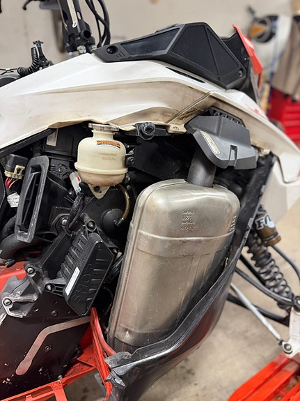 Ski-doo Summit 850 E-Tec 10 of 22