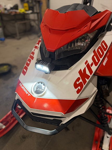 Ski-doo Summit 850 E-Tec 3 of 22