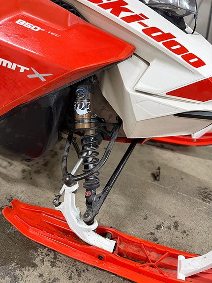 Ski-doo Summit 850 E-Tec 8 of 22