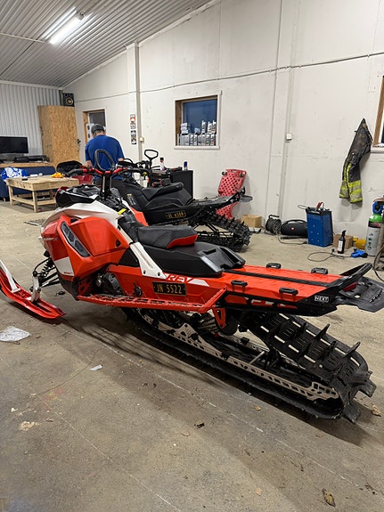 Ski-doo Summit 850 E-Tec 4 of 22