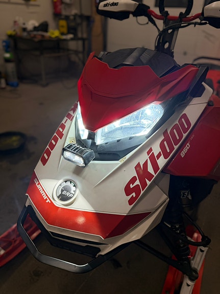 Ski-doo Summit 850 E-Tec 2 of 22