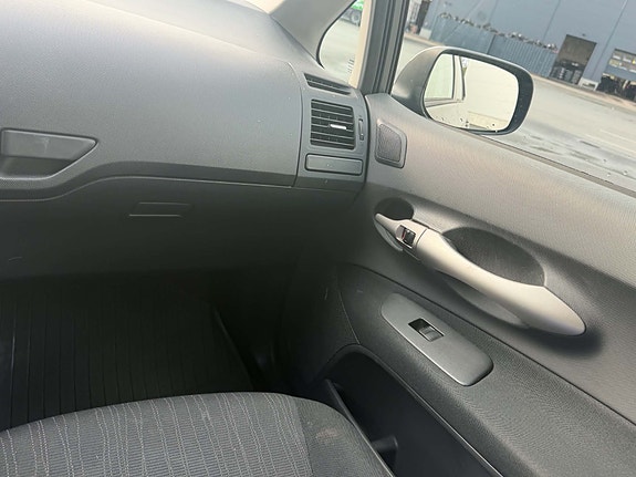 Toyota Auris 12 of 13