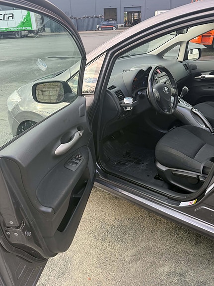Toyota Auris 13 of 13