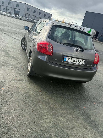 Toyota Auris 4 of 13