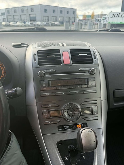 Toyota Auris 11 of 13