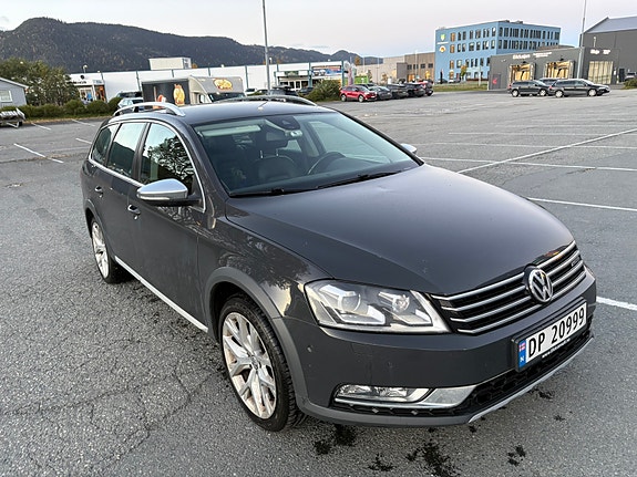 Volkswagen Passat 2 of 30