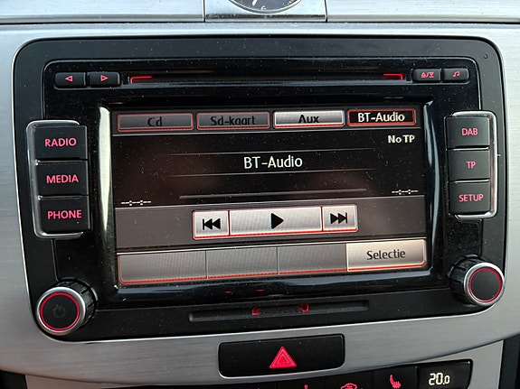 Volkswagen Passat 15 of 30