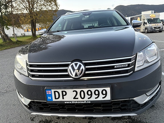 Volkswagen Passat 8 of 30