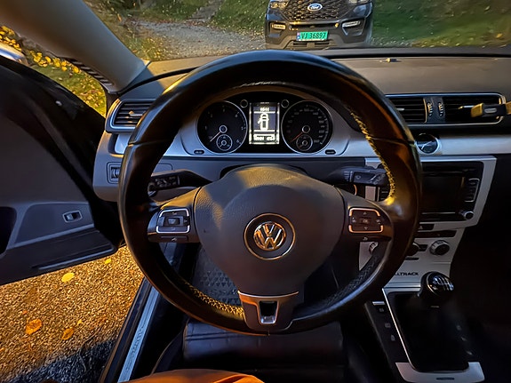 Volkswagen Passat 22 of 30