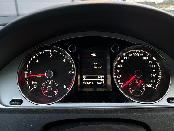Volkswagen Passat 14 of 30