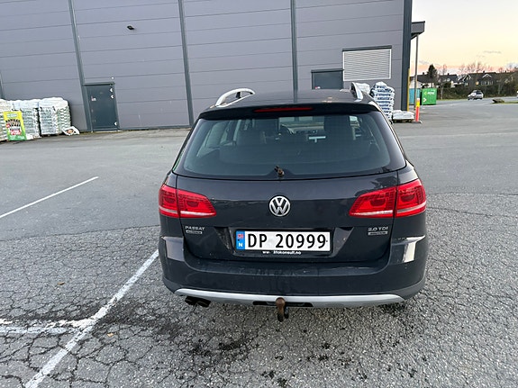 Volkswagen Passat 4 of 30