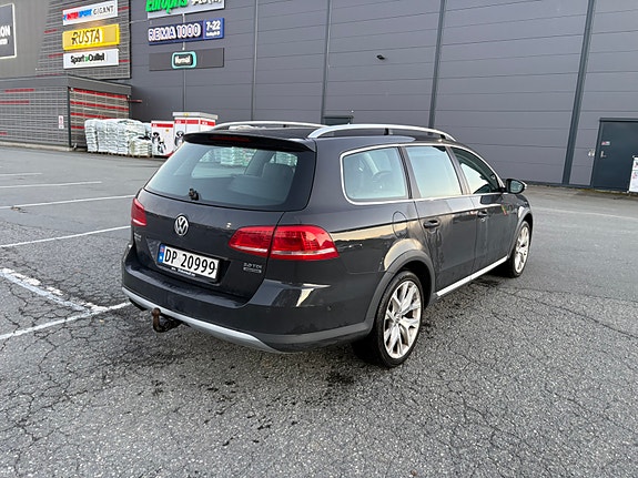 Volkswagen Passat 3 of 30