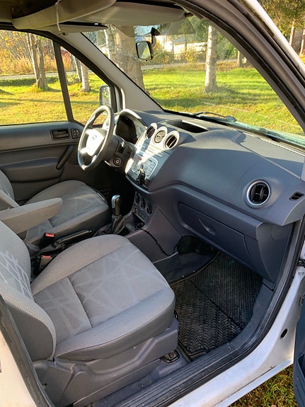 Ford Transit Connect 4 of 9