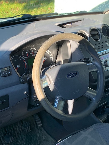 Ford Transit Connect 3 of 9