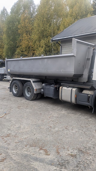 Scania P420 LB6x2 4 of 23