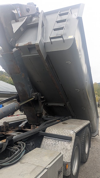 Scania P420 LB6x2 13 of 23