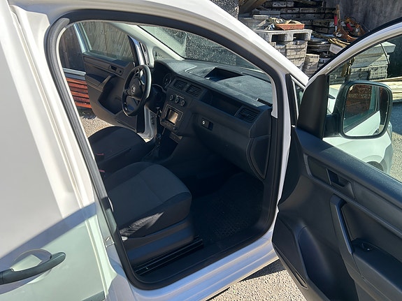 Volkswagen Caddy Maxi 22 of 24