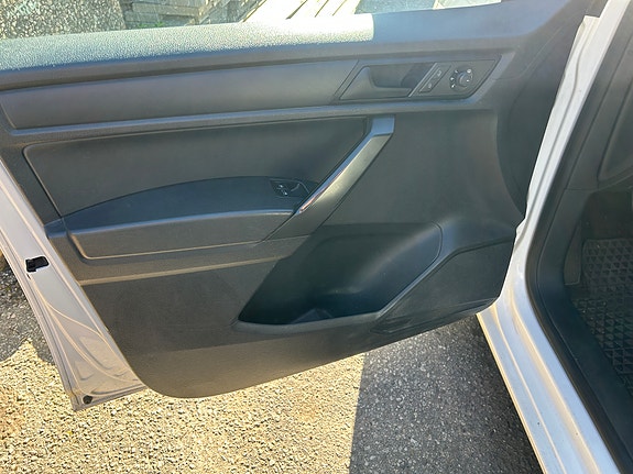 Volkswagen Caddy Maxi 18 of 24