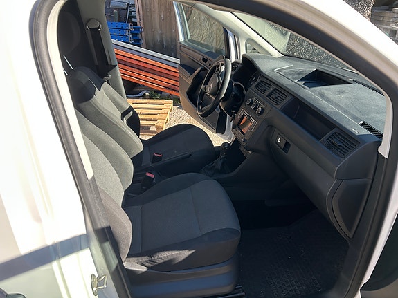 Volkswagen Caddy Maxi 23 of 24