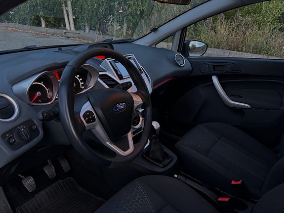 Ford Fiesta 11 of 24