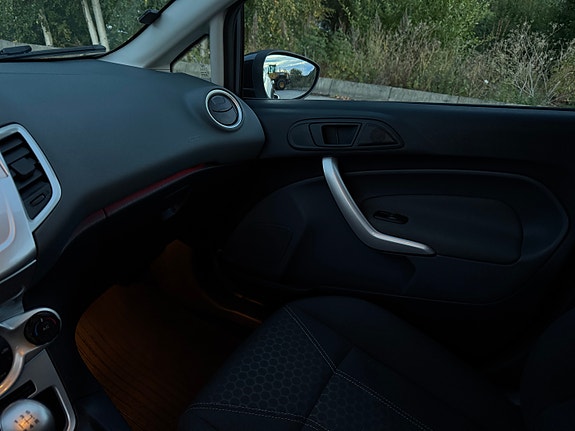 Ford Fiesta 13 of 24